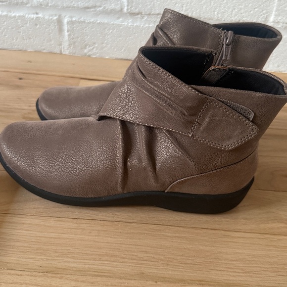 Cloudsteppers by Clarks Shoes - Clarks Cloudsteppers Sillian Tana pewter Ruched Ankle Booties 7.5 new